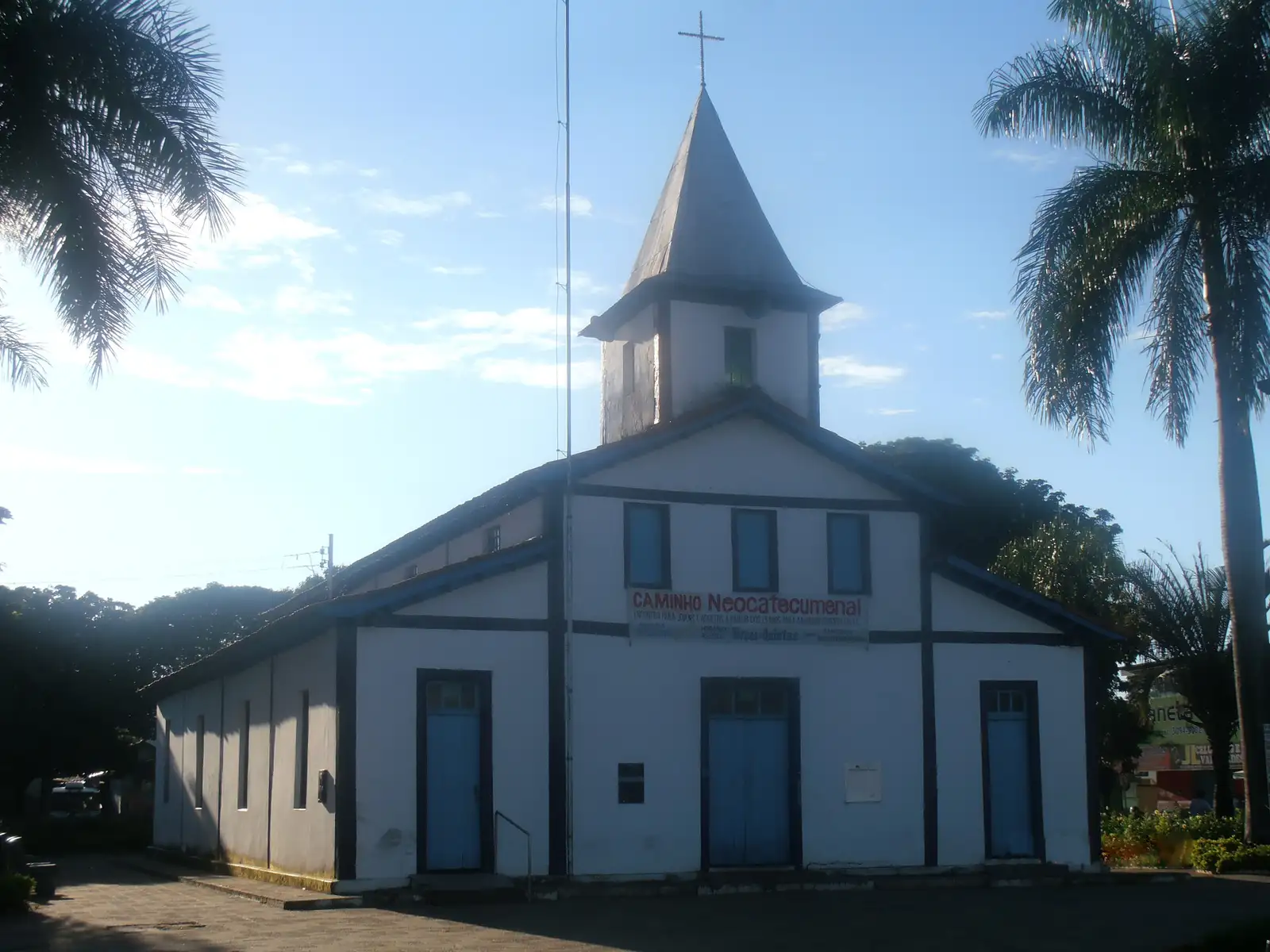 Igreja histórica de Nossa Senhora Aparecida, no centro da cidade onde comparamos internet fibra em Aparecida de Goiânia